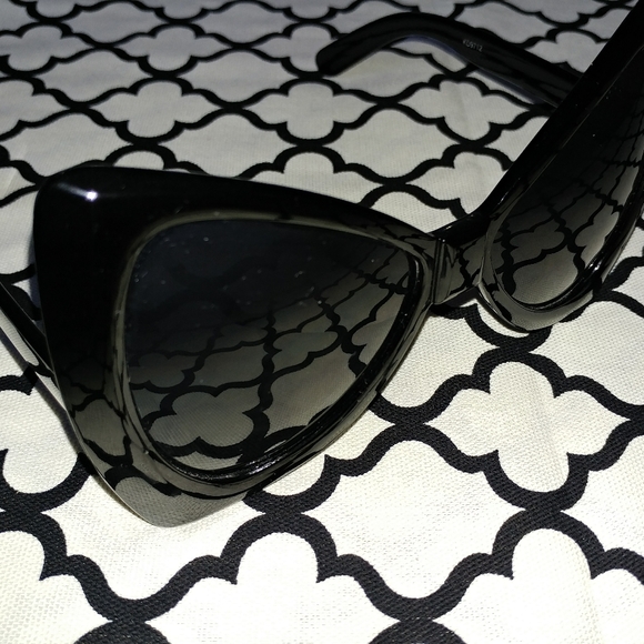 Womens sunglasses - Picture 3 of 3